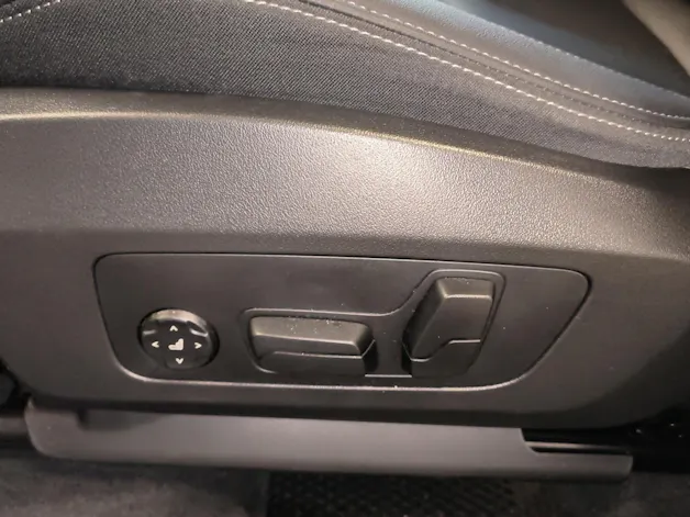 BMW X1 U11 23i xDrive paddles