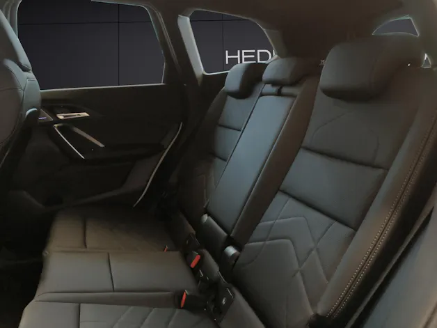 BMW X1 U11 23i xDrive paddles