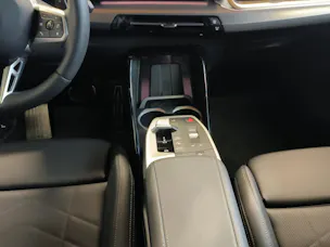 BMW X1 U11 23i xDrive paddles