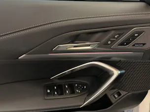 BMW X1 U11 23i xDrive paddles