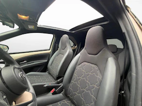 https://vehicle.imgix.net/4476794/05e68377-26ba-4c9f-a538-705767930f89.jpg