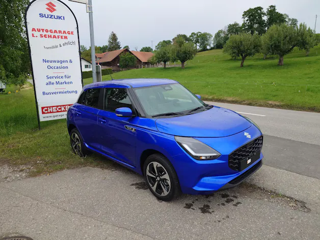 Suzuki Swift 1.2 Sakura Top Hybrid 4x4