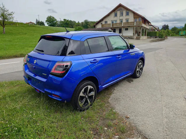 Suzuki Swift 1.2 Sakura Top Hybrid 4x4