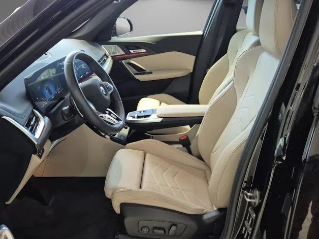 BMW X1 U11 18i sDrive paddles
