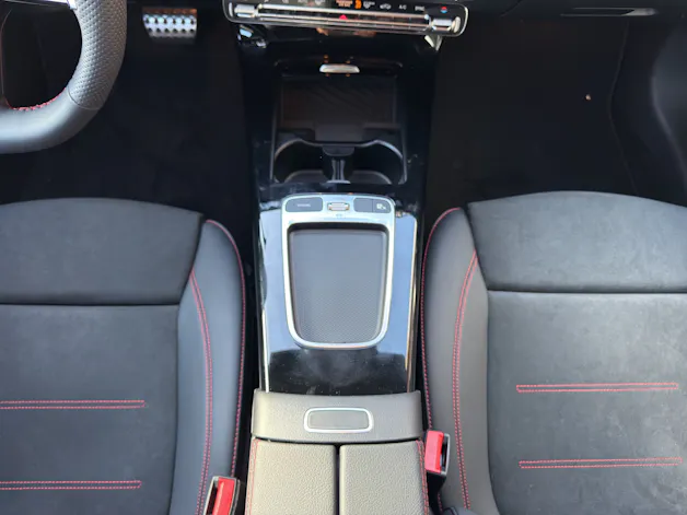 MERCEDES-BENZ A-Klasse W177 A 220 AMG Line 4m