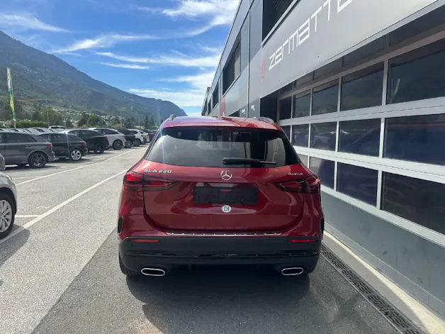 MERCEDES-BENZ GLA 220 AMG Line 4matic (CH)