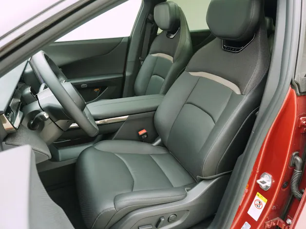 MAZDA CX-6e Takumi