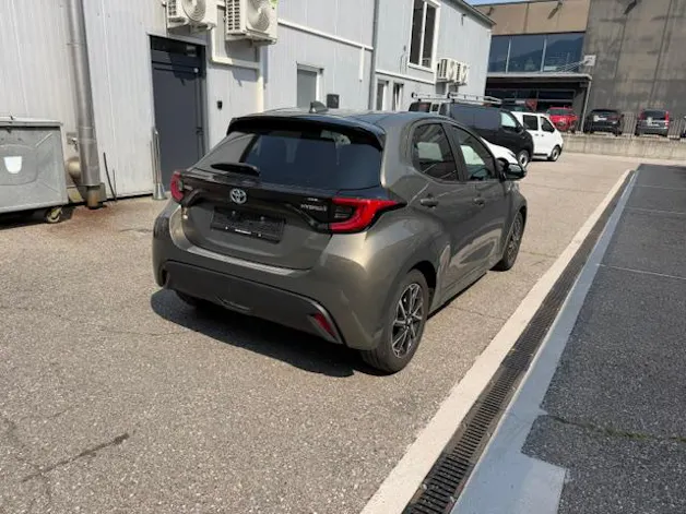 Toyota Yaris 1.5 VVT-i HSD Trend