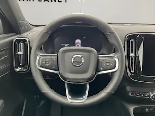 VOLVO XC40 2.0 B3 MH Plus Dark