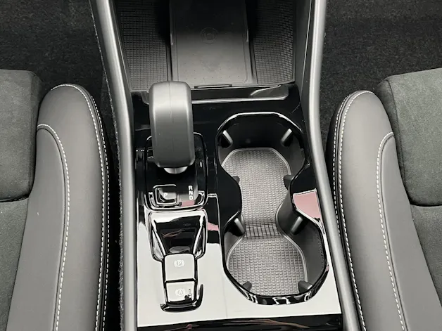 VOLVO XC40 2.0 B3 MH Plus Dark