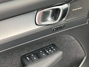 VOLVO XC40 2.0 B3 MH Plus Dark