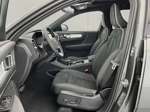 VOLVO XC40 2.0 B3 MH Plus Dark