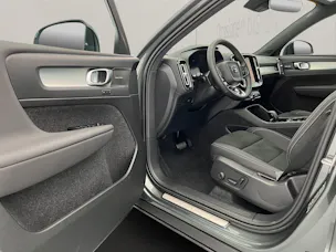 VOLVO XC40 2.0 B3 MH Plus Dark