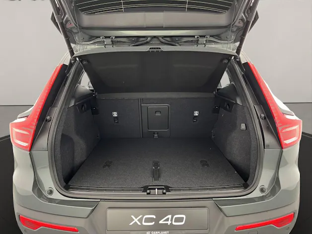 VOLVO XC40 2.0 B3 MH Plus Dark