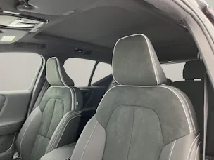 VOLVO XC40 2.0 B3 MH Plus Dark