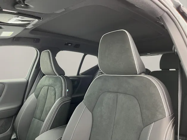 VOLVO XC40 2.0 B3 MH Plus Dark