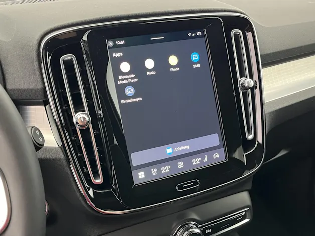 VOLVO XC40 2.0 B3 MH Plus Dark