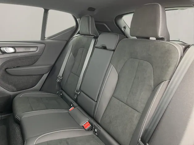 VOLVO XC40 2.0 B3 MH Plus Dark