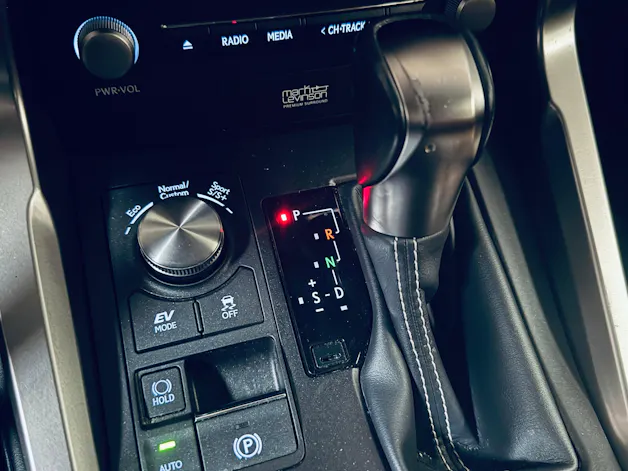 Lexus NX 300h Excellence E-Four Automatic