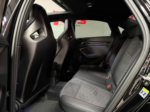 AUDI RS3 Limousine 2.5 TSI quattro S-tronic Schalensitze