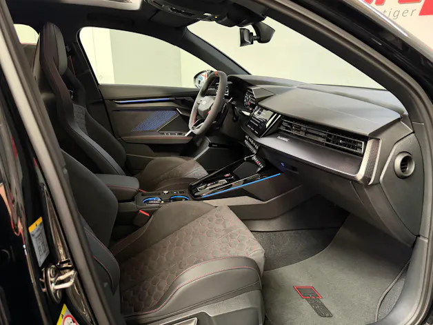 AUDI RS3 Limousine 2.5 TSI quattro S-tronic Schalensitze