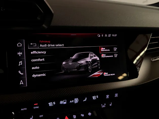 AUDI RS3 Limousine 2.5 TSI quattro S-tronic Schalensitze