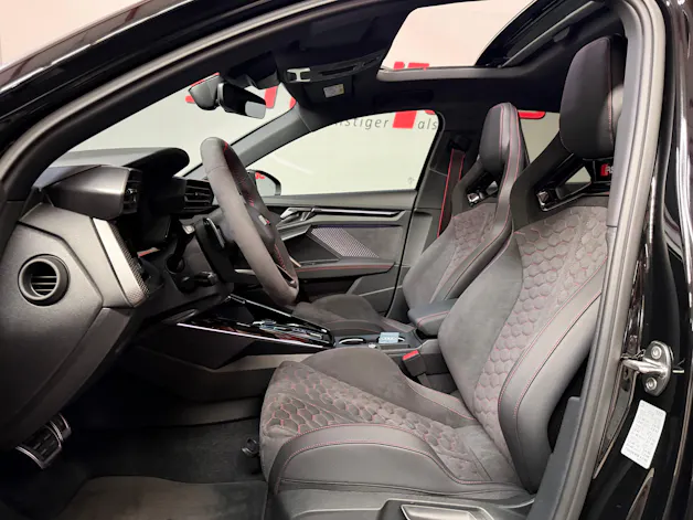 AUDI RS3 Limousine 2.5 TSI quattro S-tronic Schalensitze