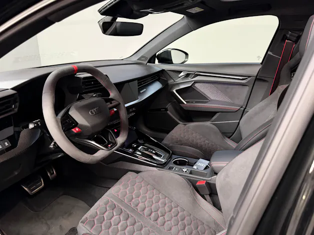 AUDI RS3 Limousine 2.5 TSI quattro S-tronic Schalensitze