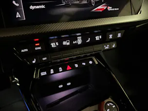 AUDI RS3 Limousine 2.5 TSI quattro S-tronic Schalensitze