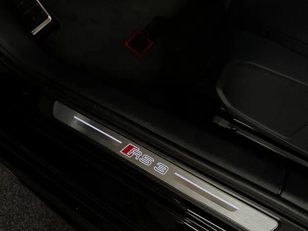 AUDI RS3 Limousine 2.5 TSI quattro S-tronic Schalensitze