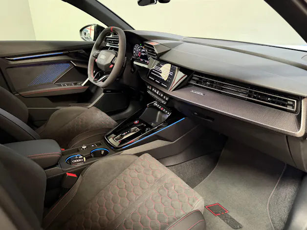 AUDI RS3 Limousine 2.5 TSI quattro S-tronic Schalensitze