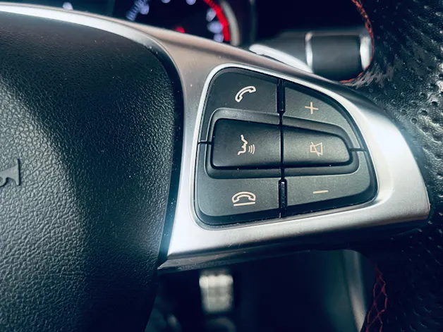 MERCEDES-BENZ GLA 250 AMG Line Swiss Star 4Matic 7G-DCT