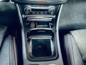 MERCEDES-BENZ GLA 250 AMG Line Swiss Star 4Matic 7G-DCT