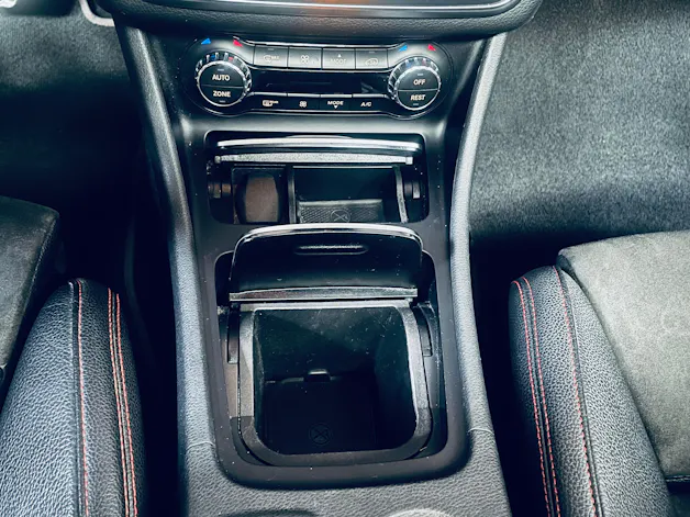 MERCEDES-BENZ GLA 250 AMG Line Swiss Star 4Matic 7G-DCT