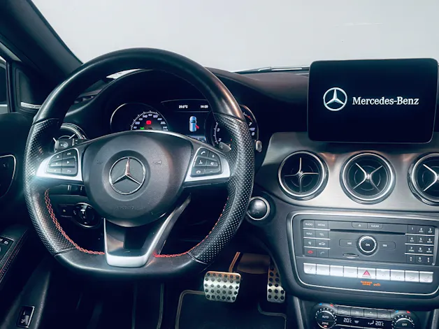 MERCEDES-BENZ GLA 250 AMG Line Swiss Star 4Matic 7G-DCT
