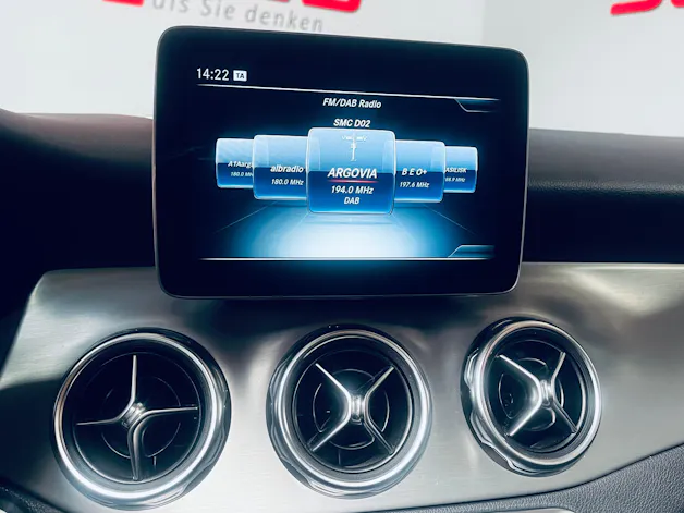 MERCEDES-BENZ GLA 250 AMG Line Swiss Star 4Matic 7G-DCT