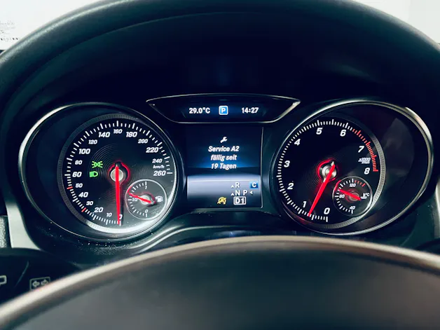 MERCEDES-BENZ GLA 250 AMG Line Swiss Star 4Matic 7G-DCT