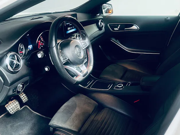 MERCEDES-BENZ GLA 250 AMG Line Swiss Star 4Matic 7G-DCT