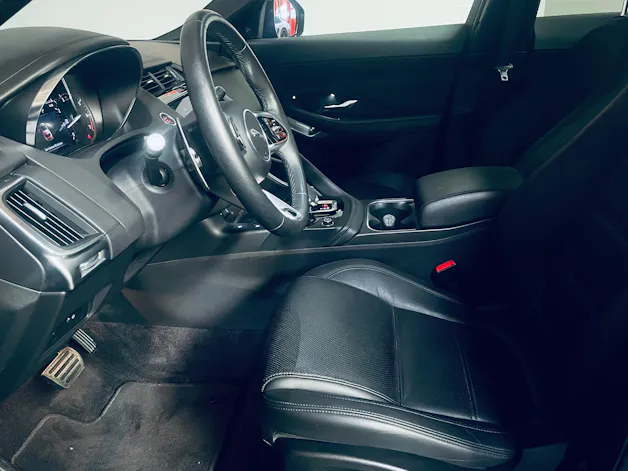 Jaguar E-Pace 2.0 P250 R-Dynamic AWD