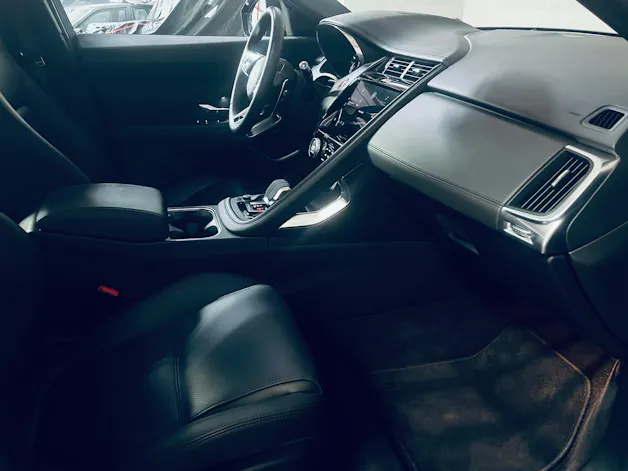 Jaguar E-Pace 2.0 P250 R-Dynamic AWD