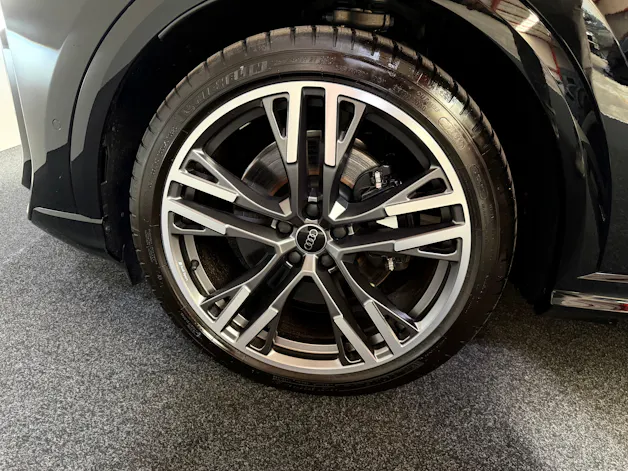 AUDI SQ5 TFSI quattro S-tronic