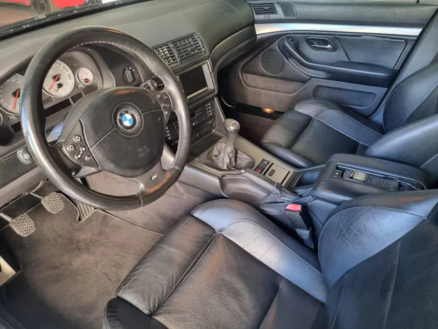 BMW M5 V8