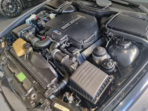 BMW M5 V8