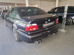 BMW M5 V8
