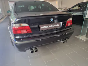 BMW M5 V8