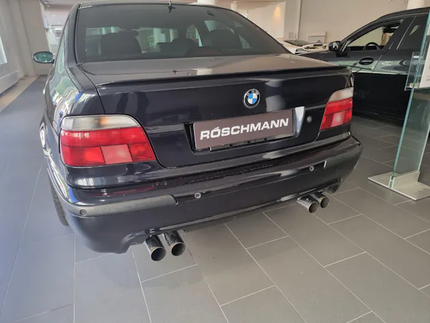 BMW M5 V8