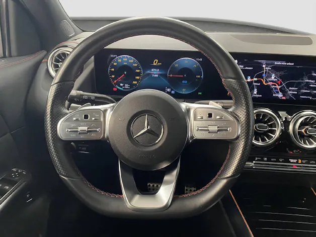 MERCEDES-BENZ EQA 350 AMG Line 4MATIC