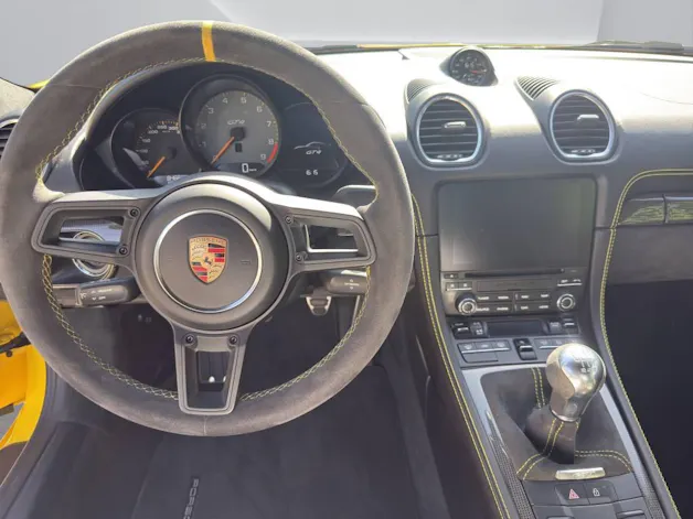 PORSCHE 718 Cayman GT4