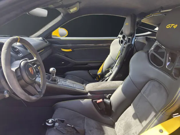 PORSCHE 718 Cayman GT4