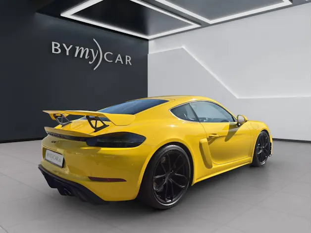 PORSCHE 718 Cayman GT4